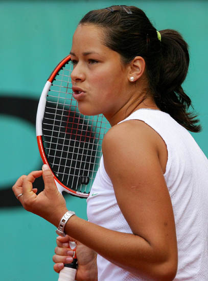 Ana Ivanovic of Serbia & Montenegro in action during her fourth round match against Francesca Schiavone of Italy during the eighth day of the French Open at Roland Garros on May 30, 2005 in Paris, France