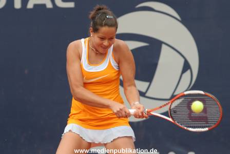 Ana Ivanovic was beaten 6-1 6-4 by Russian Dinara Safina