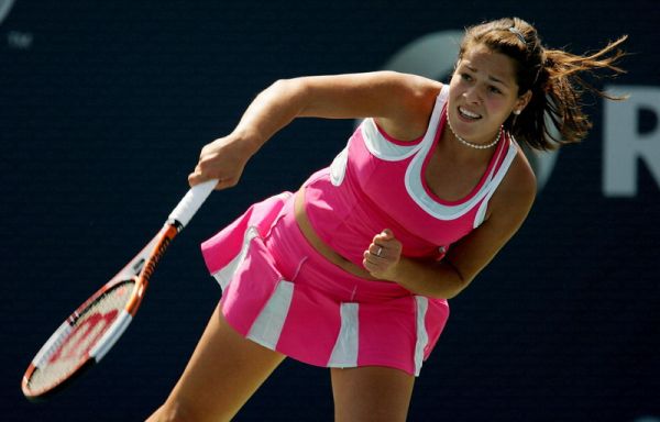 : Ana Ivanovic of Serbia serves against Tathiana Garbin of Italy in the first round at the Sony Ericsson WTA Tour Rogers Cup tennis tournament August 16, 2005 at the Rexall Centre in Toronto, Canada