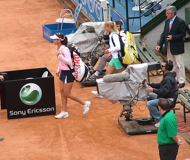 Ana Ivanovic  and Tatiana Golovin   go to the court