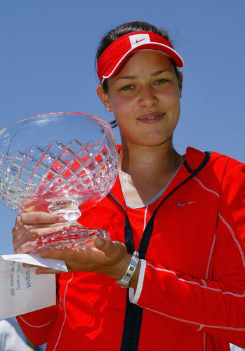 Ana Ivanovic won her first WTA Tour title Saturday with a 7-5, 6-1 win over Melinda Czink at the Canberra Classic.