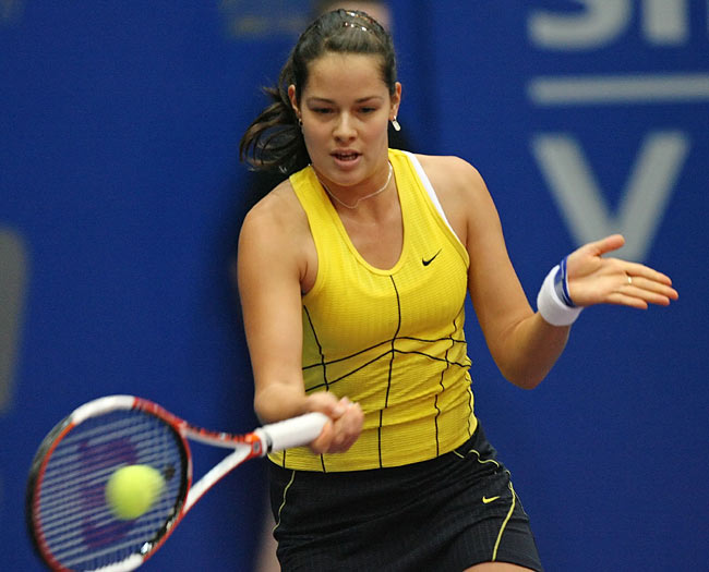 Ana Ivanovic  returns a forehand to Tamira Paszek of Austria during their Linz Open second round tennis match in Linz October 27, 2005. Ivanovic won 7-5 6-1.