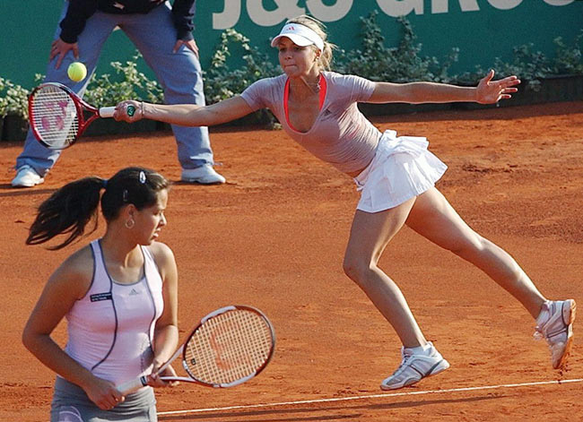 Russia's Maria Kirilenko and Ana Ivanovic beat the top-seeded pair of South Africa's Liezel Huber and the United States' Martina Navratilova 6-2, 6-4