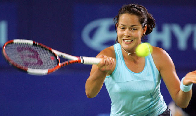 Ana Ivanovic of Serbia and Montenegro plays a forehand shot during her women's singles tennis match against Svetlana Kuznetsova of Russia at the Hopman Cup in Perth, Australia January 5, 2006. Kuznetsova won the match 6-1 6-4. 