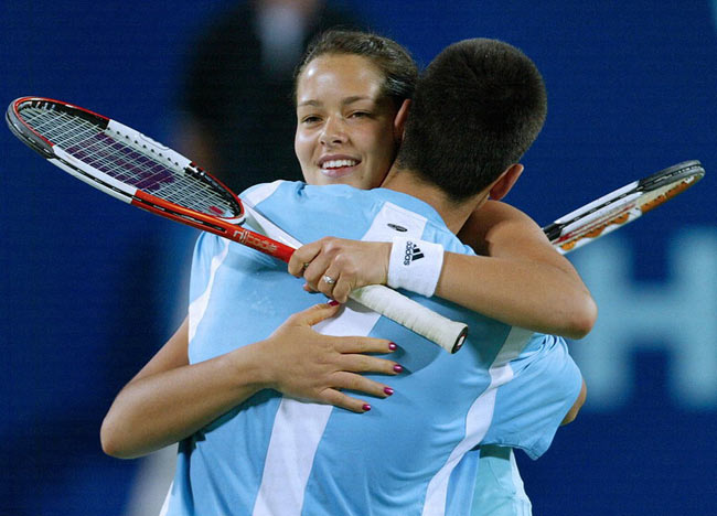 Ana Ivanovic (L) of Serbia and Montenegro and Novak Djokovic  won mixed doubles match against Sofia Arvidsson and Thomas Johansson of Sweden during the Hopman Cup in Perth, Australia January 2, 2006 with score 6-2 6-4.