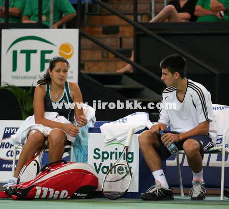 Ana Ivanovic (L) and Novak Djokovic of Serbia and Montenegro before their mixed doubles match against Lisa Raymond and Taylor Dent from the U.S. at the Hopman Cup in Perth, Australia January 1, 2006.