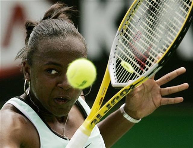 Shenay Perry of USA returns the shot against Ana Ivanovic of Serbia and Montenegro during the Australian Open Tennis Tournament in Melbourne, Australia, Tuesday, Jan 17, 2006. Ivanovic won the match 6-4, 6-4. 