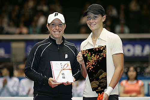 Lisa Raymond (USA, left) and Samantha Stosur (AUS) at the awarding ceremony of the Pan Pacific Open tennis tournament in Tokyo Sunday, Feb. 5, 2006