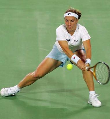 Svetlana Kuznetsova of Russia plays a backhand shot during her women's singles tennis match against Ana Ivanovic of Serbia and Montenegro at the Hopman Cup in Perth, Australia January 5, 2006. Kuznetsova won the match 6-1 6-4. 