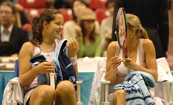 Ana Ivanovic and Maria Kirilenko won the quarter final match an international pair Angelique Widjaja (INA) and Zheng Jie (CHN) with score 6:0 2:6 6:1.